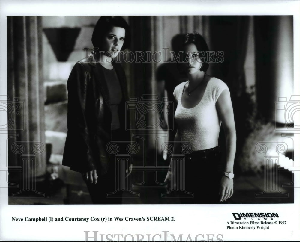1997 Press Photo Neve Campbell and Courteney Cox star in Scream 2 - cvp66608 - Historic Images