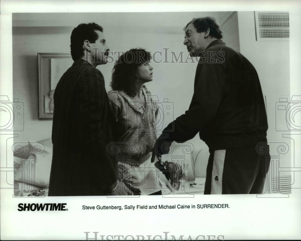 1988 Press Photo Steve Guttenberg Sally Field and Michael Caine in Surrender- Historic Images
