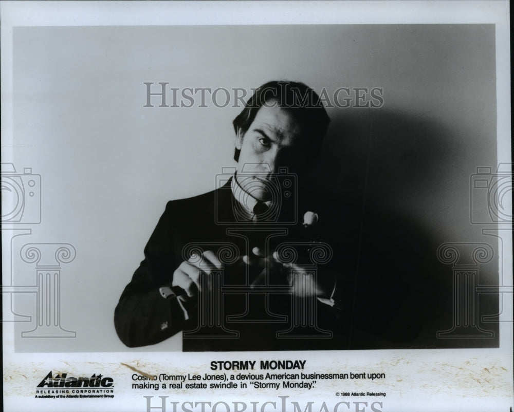 1988, Tommy Lee Jones stars as Cosmo in Stormy Monday - cvp66940 - Historic Images