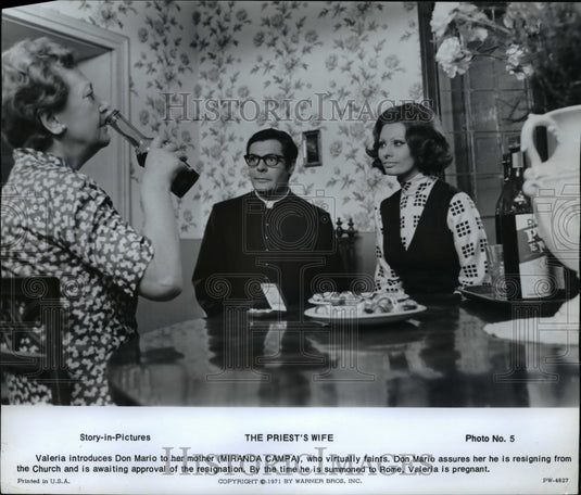 1971 Press Photo Sophia Loren and Miranda Campa star in The Priest's Wife - Historic Images