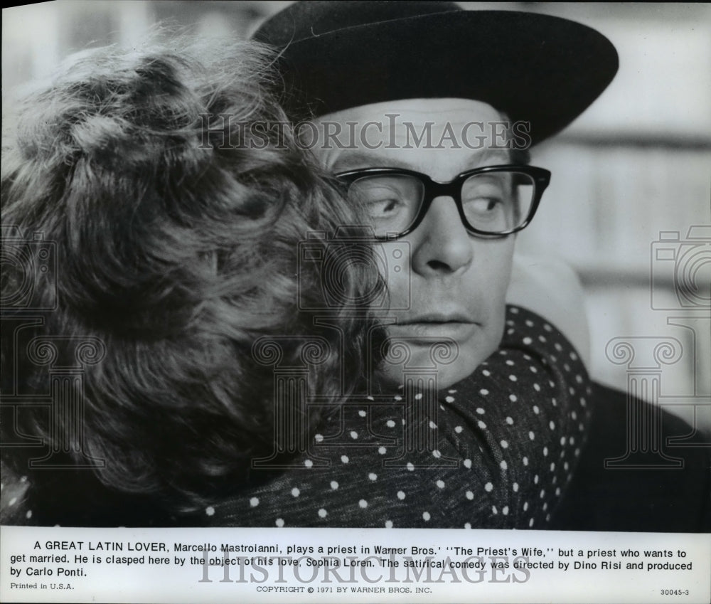 1971 Press Photo Sophia Loren and Marcello Mastroianni star in The Priest&#39;s Wife - Historic Images
