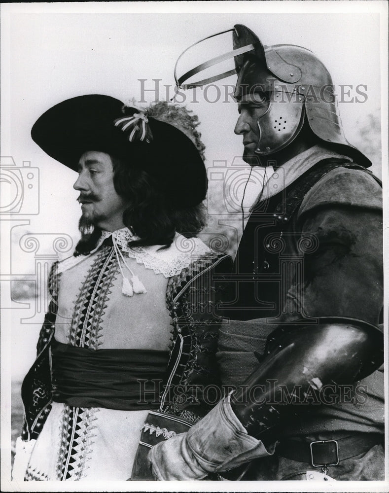 1969, Sir Alec Guinness and Richard Harris in Cromwell - cvp68095 - Historic Images