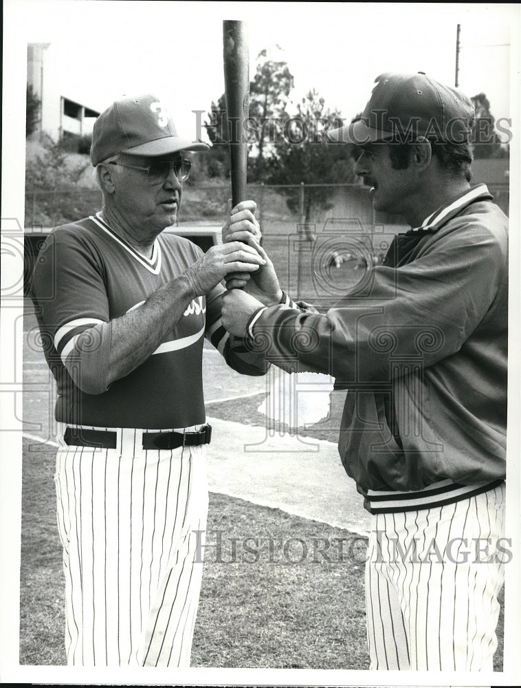 1988 Press Photo Duke Snider and Gerald McRaney star in Simon &amp; Simon- Historic Images