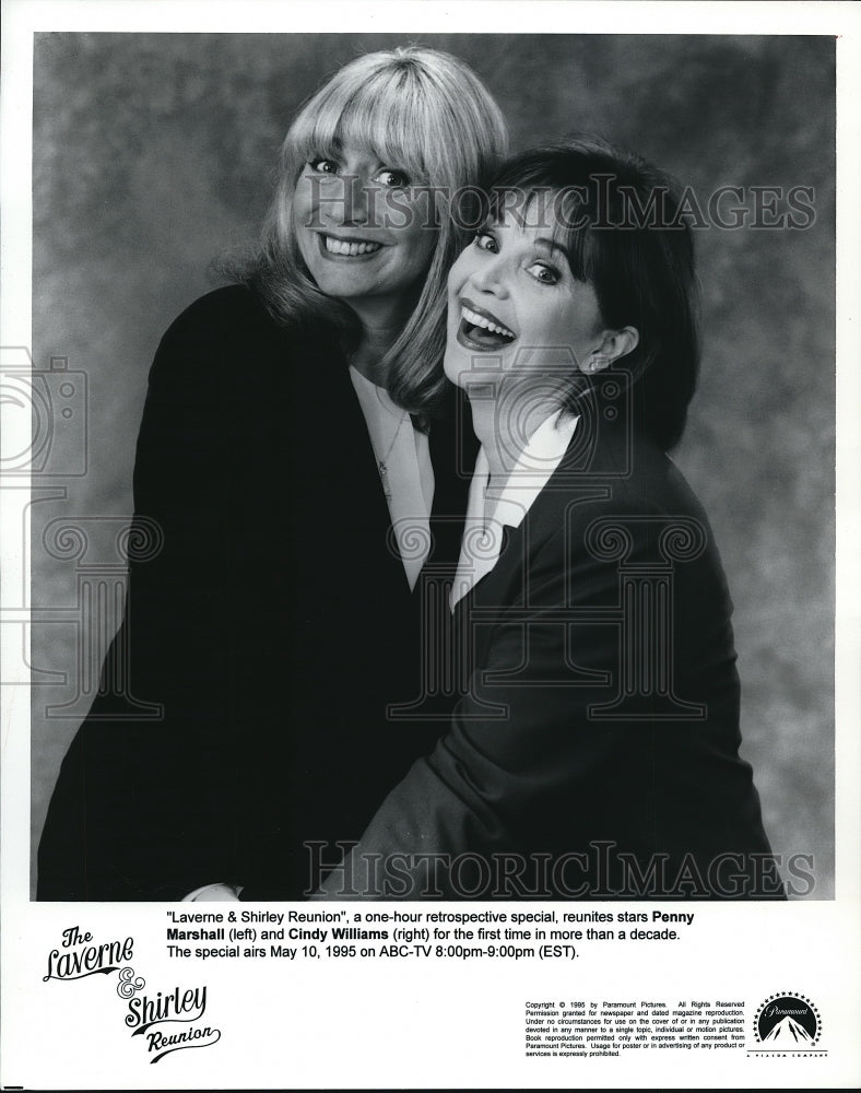 1995, Penny Marshall and Cindy Williams in Laverne & Shirley Reunion - Historic Images