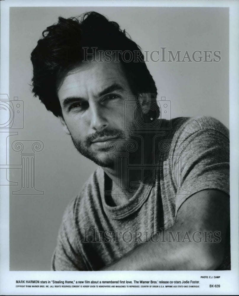 1996 Press Photo Stealing Home Mark Harmon - cvp69584-Historic Images