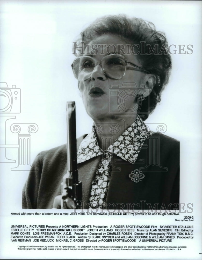 1993, Universal presents Stop Or My Mom Will Shoot with Estelle - Historic Images