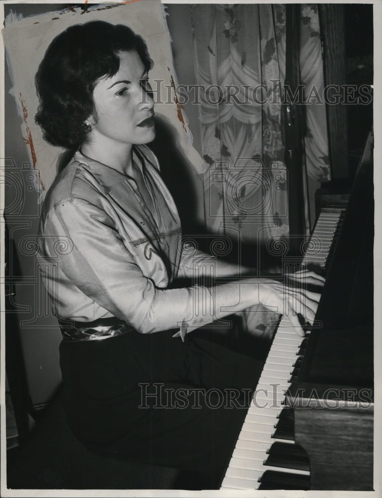 1949 Miss Eunice Podis Pianist - Historic Images
