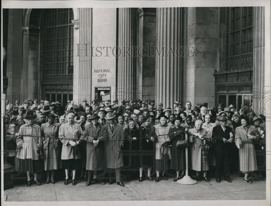 1952 Crowd gathered during Pres. Harry S. Truman visit to Cleveland - Historic Images