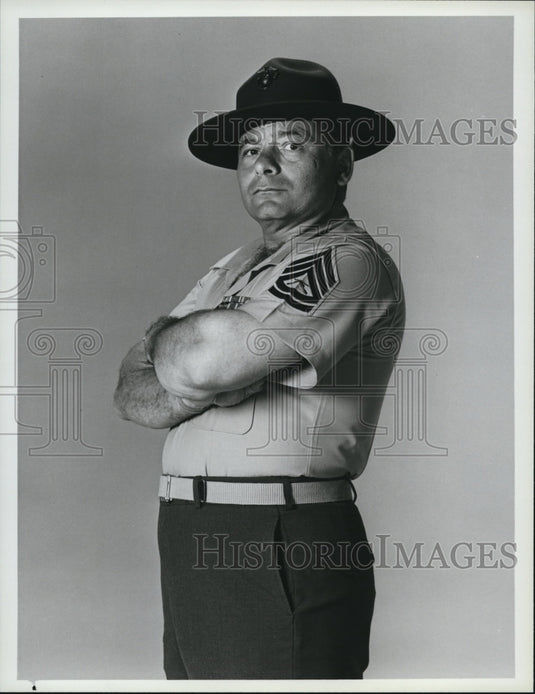 1987 Press Photo Burt Young stars as Nick Chase in Roomies TV show - cvp72798 - Historic Images
