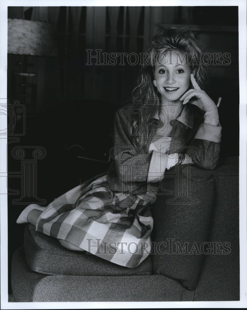 Press Photo Bridget Michelle stars as Diane in Rags to Riches TV show - Historic Images