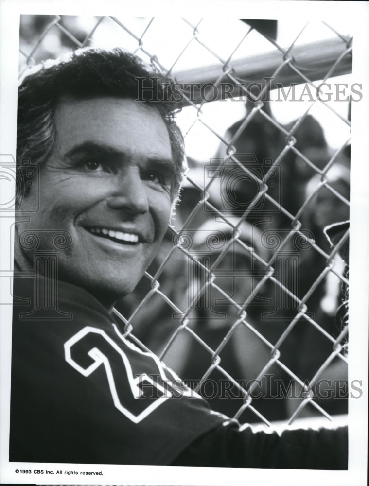 1993 Press Photo Burt Reynolds in The man from left field - cvp72841- Historic Images