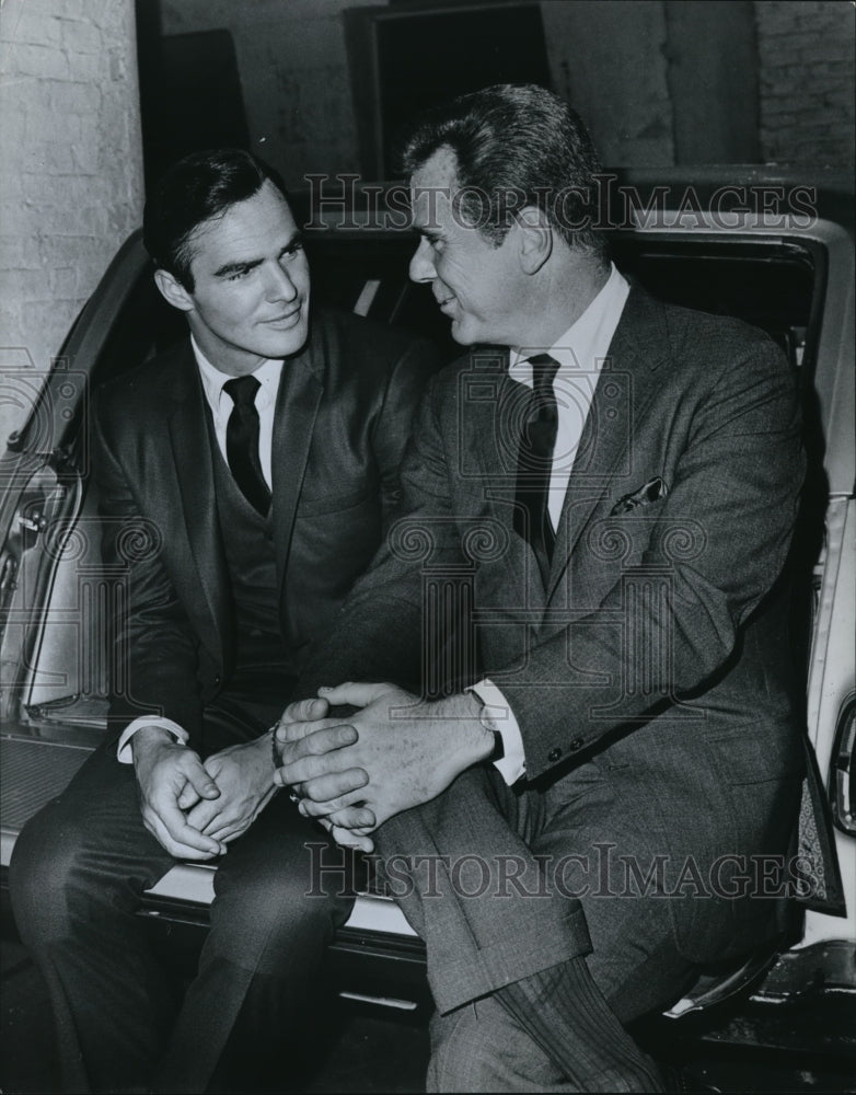 1966 Press Photo Burt Reynolds &amp; Jackie Cooper in Hawk - Historic Images