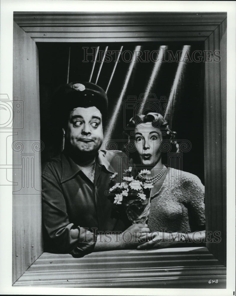 Press Photo Jackie Gleason and Audrey Meadows in The Honeymooners - Historic Images