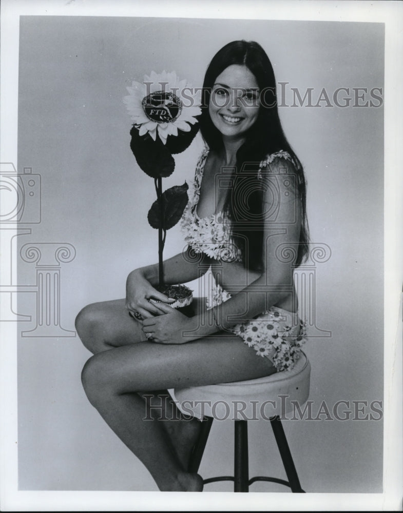 Press Photo Lady with Sunflower - cvp74425- Historic Images