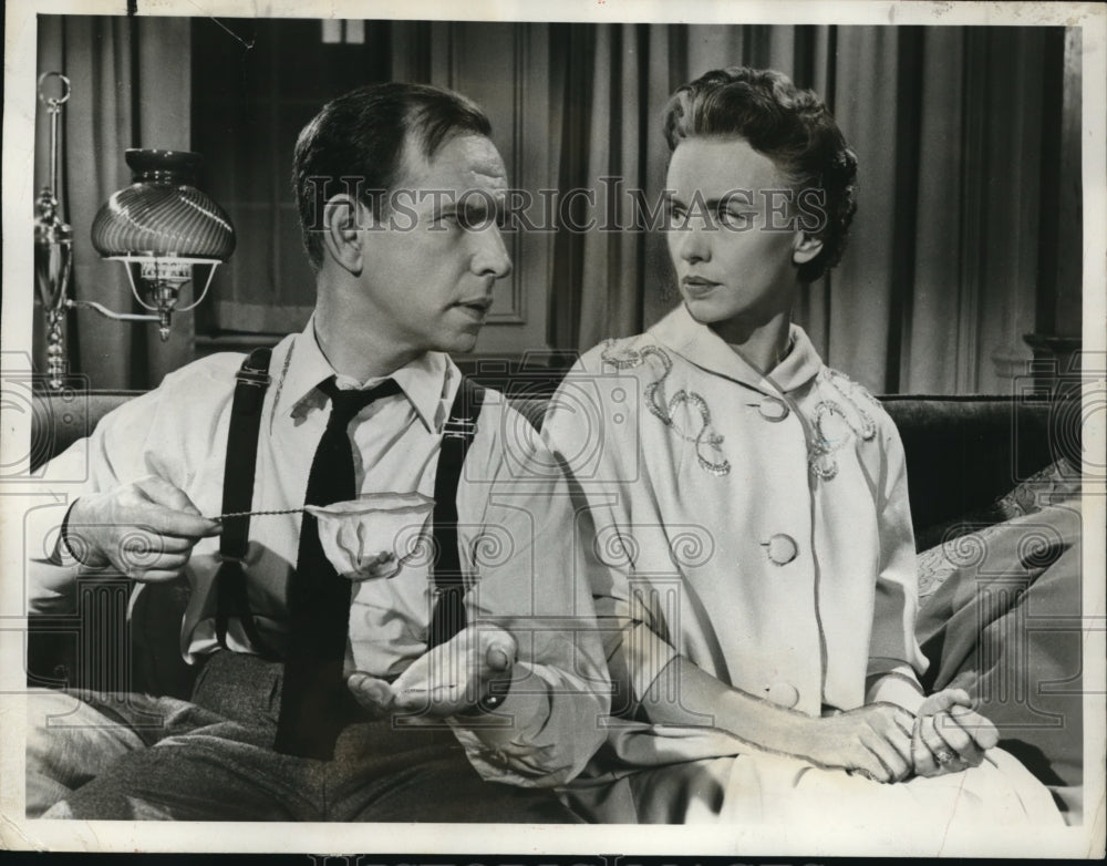 1957 Press Photo Hume Cronyn &amp; Jessica Tandy in The Marriage - cvp74676 - Historic Images