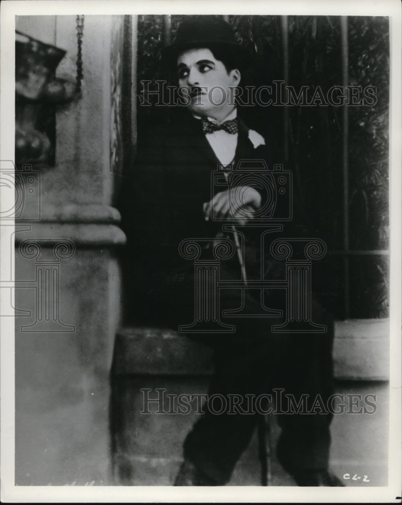 1976 Press Photo Charlie Chaplin as The Tramp in City Lights - Historic Images