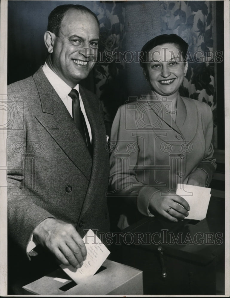 1953 Press Photo Albert and Mrs. Porter Voting - cvp74897 - Historic Images