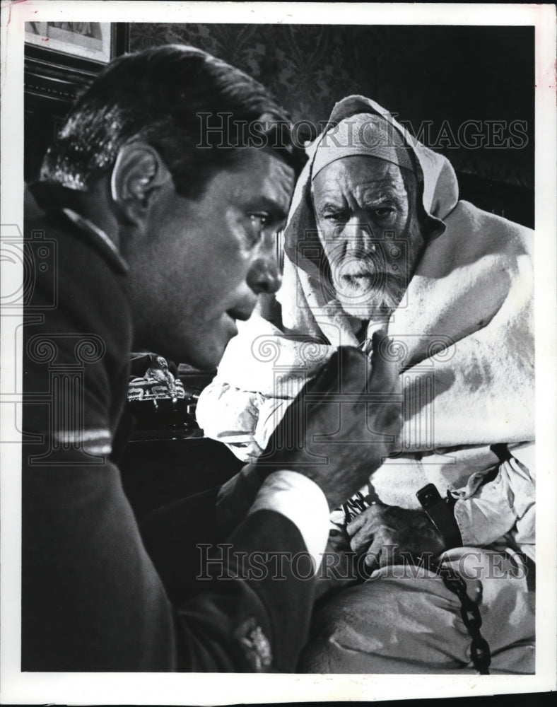 1981 Press Photo Anthony Quinn & Oliver Reed in Lion of the Desert - Historic Images