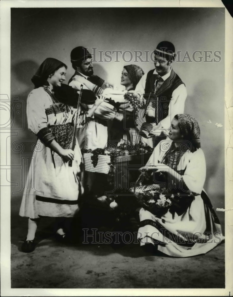 Press Photo Don Huff, Earl Silver &amp; Cast of Zivili - Historic Images