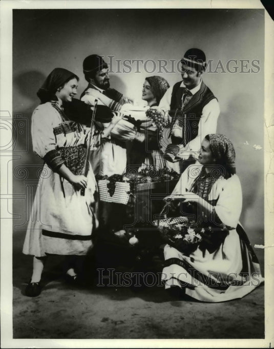Press Photo Don Huff, Earl Silver & Cast of Zivili - Historic Images