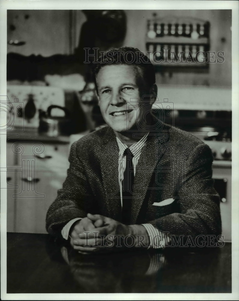 Press Photo Ozzie Nelson in Mothers-In-Law - Historic Images