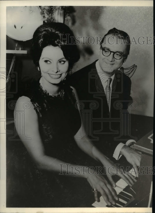 1961 Press Photo Sophia Loren & Steve Allen on The New Steve Allen Show - Historic Images
