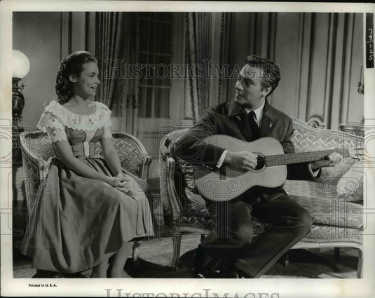 1965 Press Photo Christopher Plummer and Charmain Carr in Sound Of Music - Historic Images