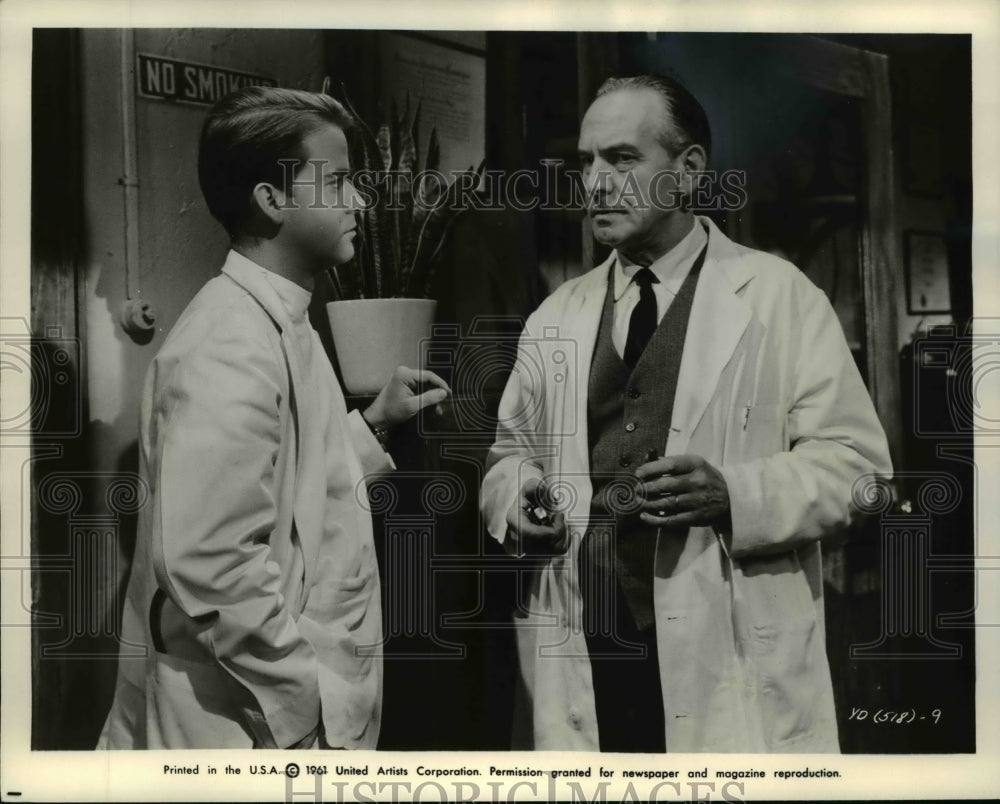 1961 Press Photo Dick Clark, Fredric March in The Young Doctors - Historic Images