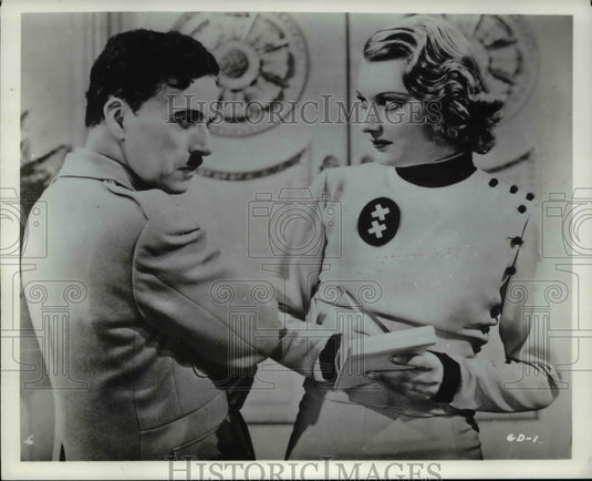 1976 Press Photo Charlie Chaplin in Movie The Great Dictator - Historic Images