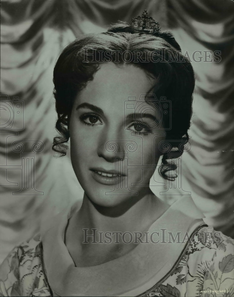 1957 Press Photo Julie Andrews in Hawaii - cvp77321 - Historic Images