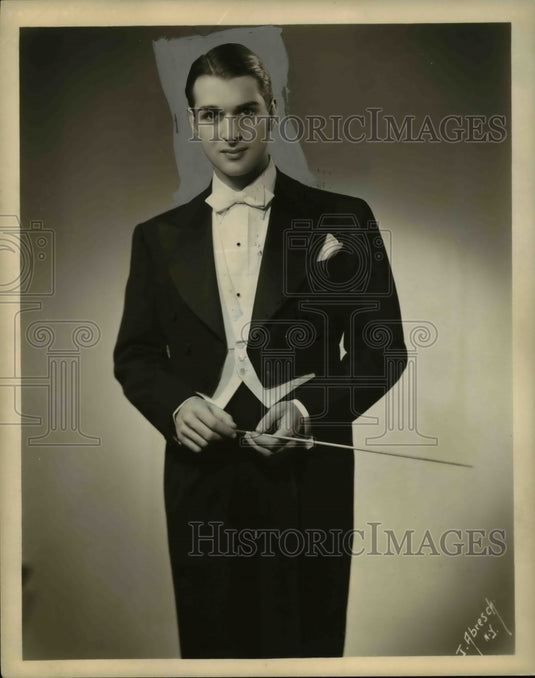 1947 Press Photo Theodore Bloomfield - cvp77404 - Historic Images