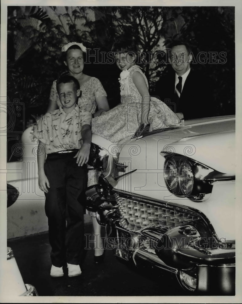 1958 Press Photo Ohio Governor &amp; Mrs William O&#39;Neill &amp; Children - Historic Images