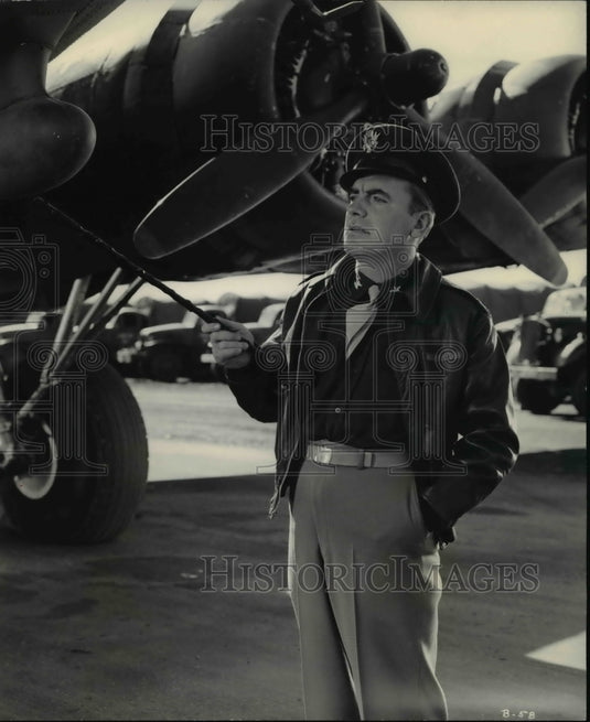 1948 Press Photo Pat O'Brien in Bombardier - Historic Images