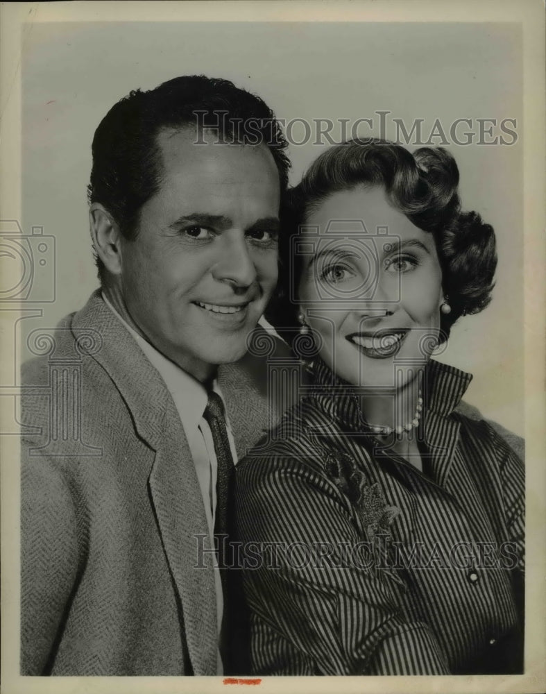 1957 Press Photo Larry Parks &amp; Betty Garrett - cvp77820 - Historic Images