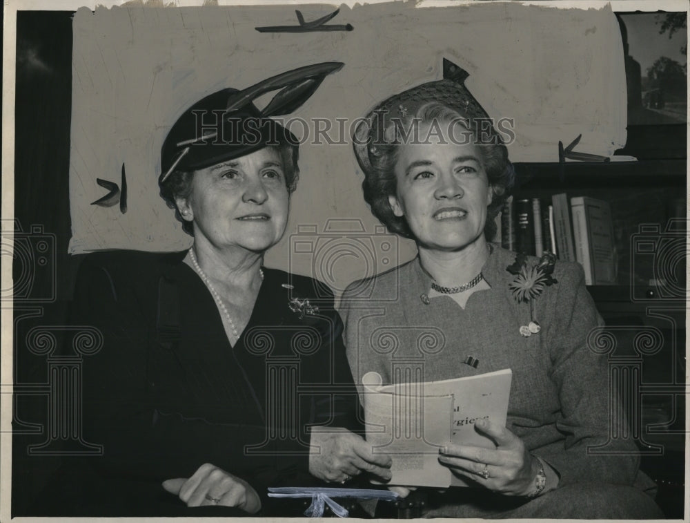 1948 Press Photo Francis P. Bolton and Senator Margaret C. Smith - cvp78180 - Historic Images