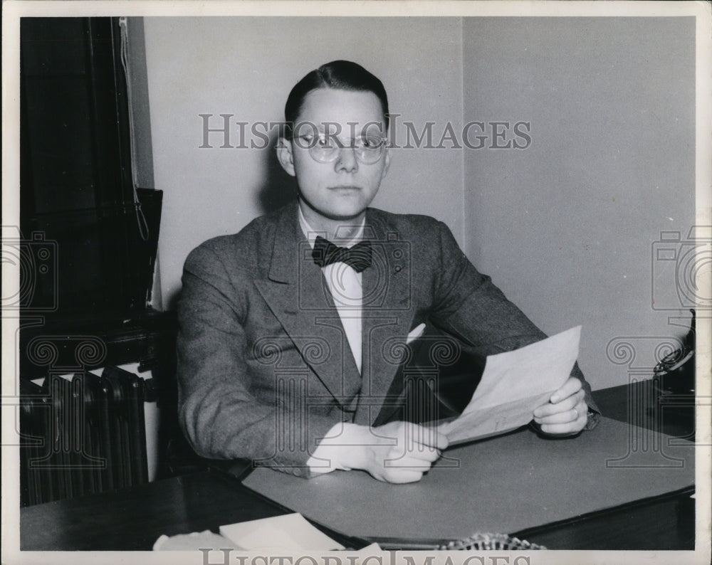 1946 Press Photo R Henry Norweb Jr Salesman Radio Station - cvp78208 - Historic Images