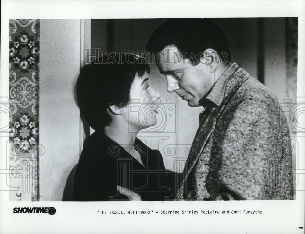 1955 Press Photo John Forsythe & Shirley MacLaine in The Trouble with Harry - Historic Images