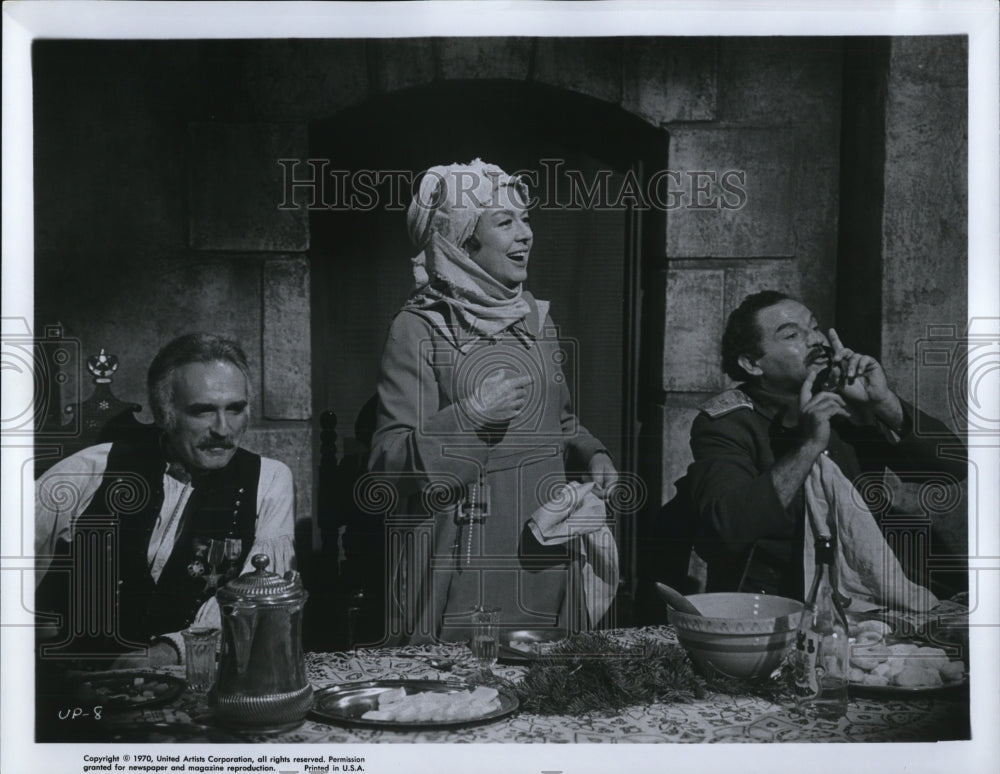 1971, Rosalind Russell &amp; Harold Gould in Mrs Polifax-Spy - cvp78416 - Historic Images