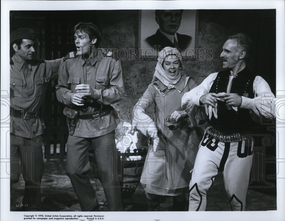 1971 Press Photo Rodalind Russell & Harold Gould in Mrs Pollifax-Spy - cvp78417-Historic Images