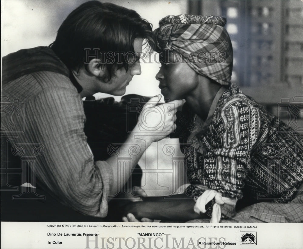1975 Press Photo Perry King & Brenda Sykes in Mandingo - cvp78494 - Historic Images
