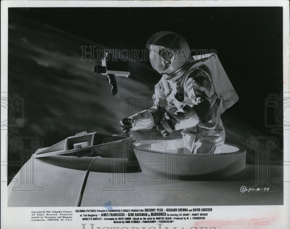 1970 Press Photo Gregory Peck in Marooned - Historic Images