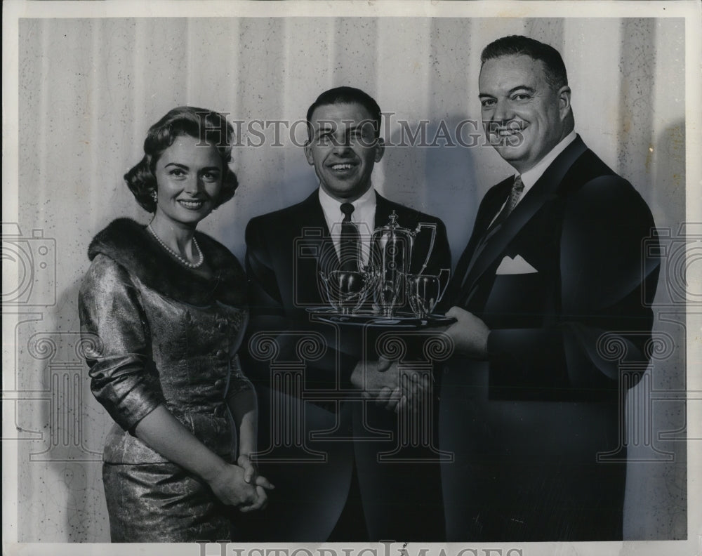 1959 Press Photo Donna Reed & HM Poole Johnson & Johnson Company - Historic Images