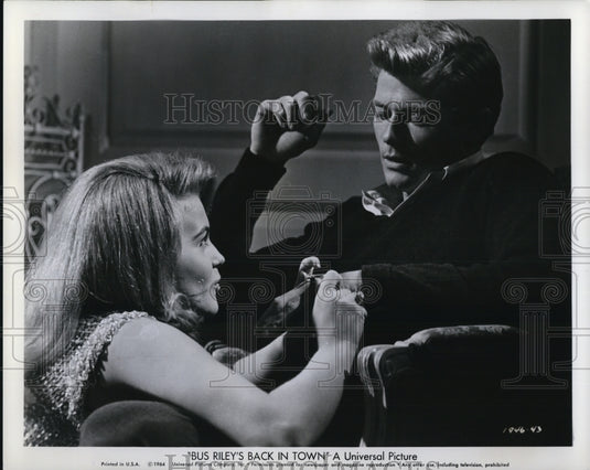 1964 Press Photo Ann Margaret and Michael Parks in Bus Riley's Back in Town - Historic Images