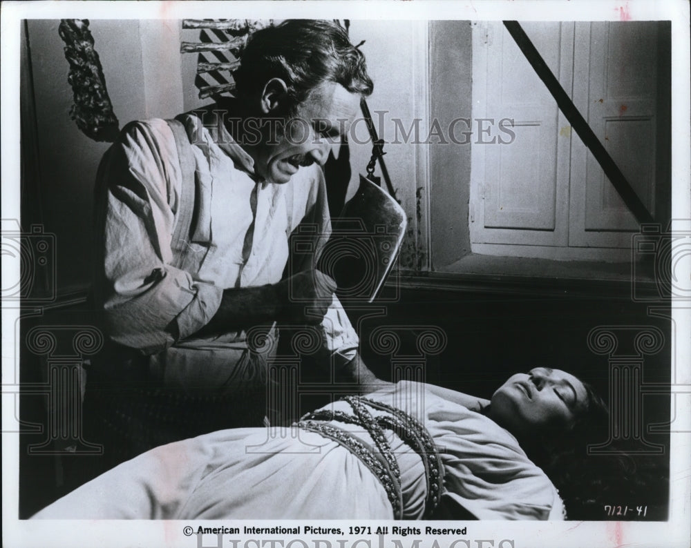 1971 Press Photo Jason Robarbs &amp; Christine Kaufmann in Murders in the Rue Morgue - Historic Images
