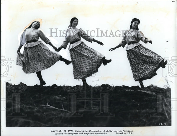 1971 Press Photo Neva Small, Michele Marsh in Fiddler on the Roof ...