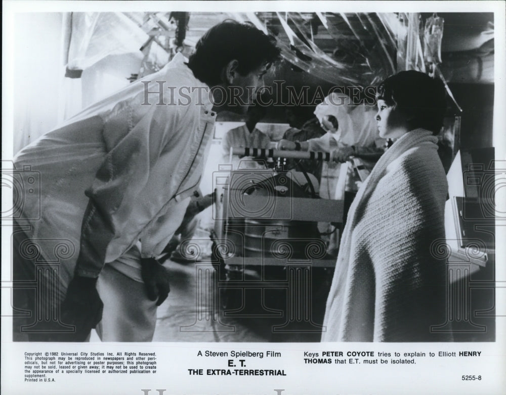 1982 Press Photo Peter Coyote &amp; Henry Thomas in ET The Extra-Terrestrial - Historic Images