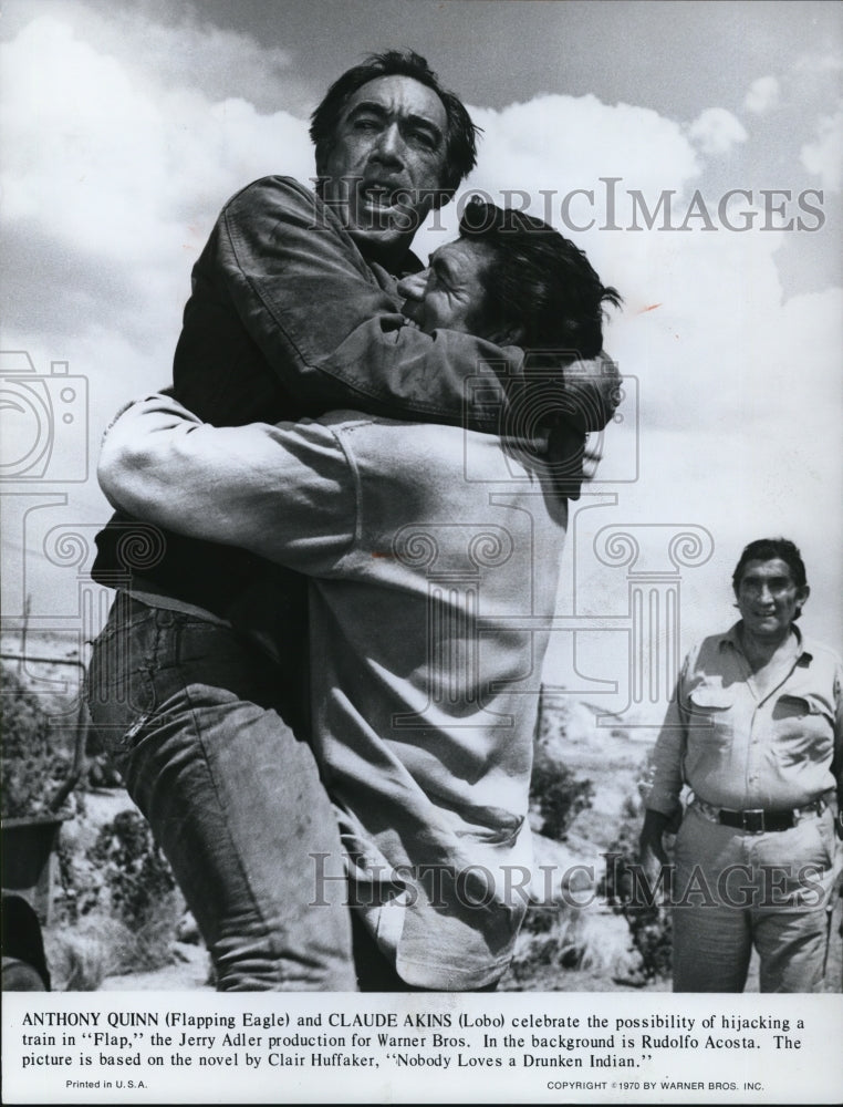 1970 Press Photo Anthony Quinn &amp; Claude Akins in Flap - Historic Images