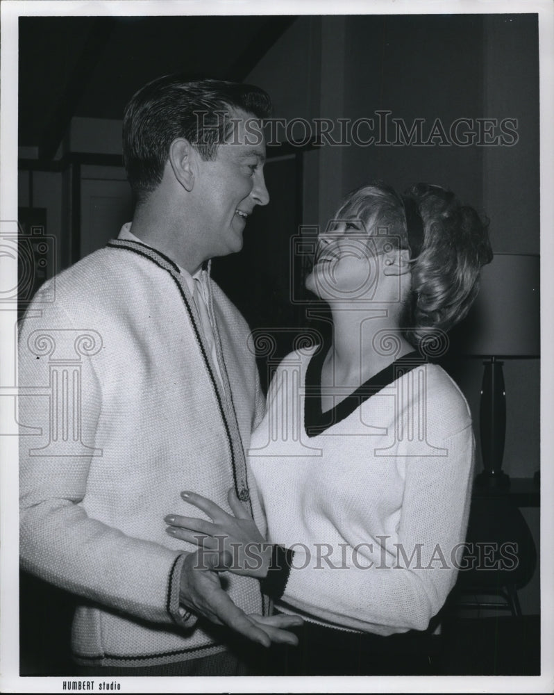 1963 Press Photo Paul Orgill &amp; edwina Gough - Historic Images