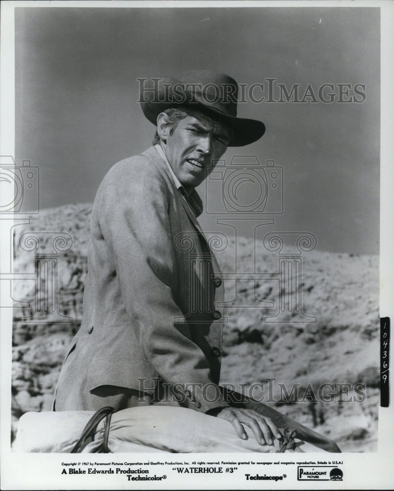 1968, James Coburn in Waterloo - cvp79267 - Historic Images