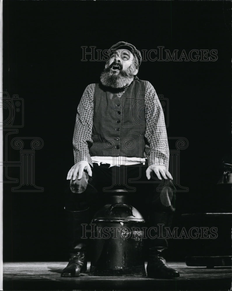 1971 Paul Lipson in Fiddler On The Roof - Historic Images